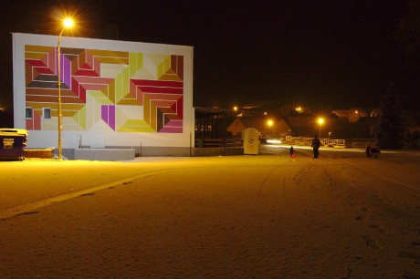 Street art na budově obchodu